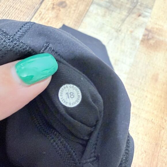 Lululemon Wunder Train High-Rise Crop 23"
Black (First Release) size 18 - Picture 5 of 11
